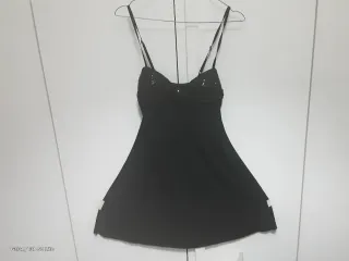 Per amica che non ha i social,vendesi abito nero c