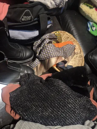 Lote de ropa y accesorios