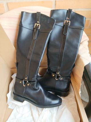 Botas altas negras con hebilla