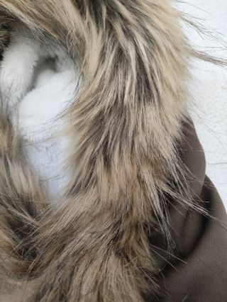 Casaco impermeável com capuz e pelo - Novo