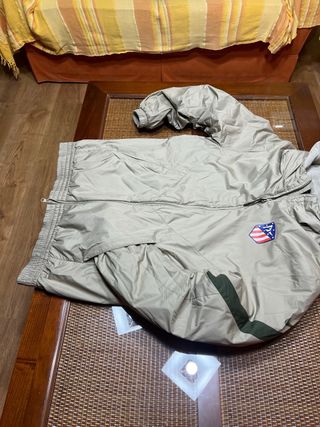 Abrigo plumón Nike Beige, Verde con Capucha