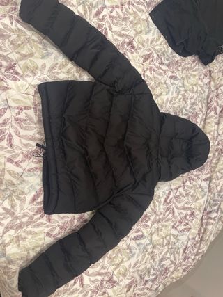 Plumífero negro acolchado