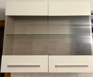 Vitrina moderna blanca y cristal