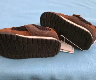 Zapatillas niño marrones talla 25