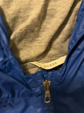 Cortavientos Guess Azul con Capucha