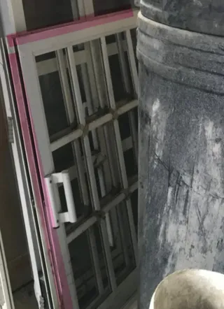 Ventana aluminio blanca