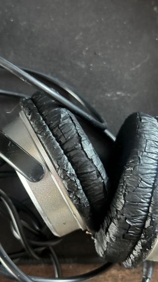 Controlador DJ Traktor Kontrol S2 y Cascos Numark