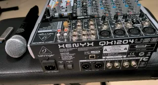 Mesa de mezclas analógica y micro inalámbrico