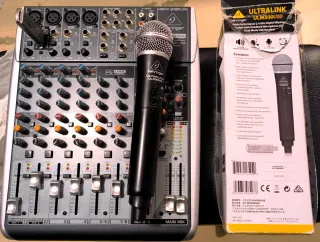 Mesa de mezclas analógica y micro inalámbrico