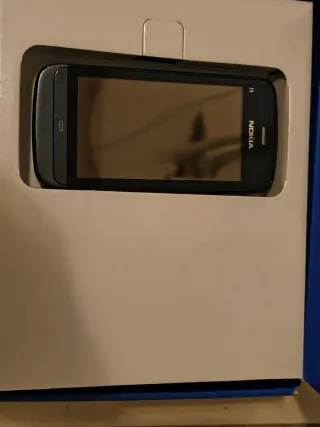 Nokia C5 con caricabatterie e scatola