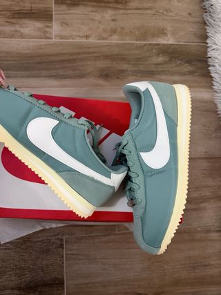 Scarpe Nike Cortez verdi e bianche