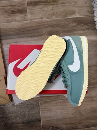 Scarpe Nike Cortez verdi e bianche