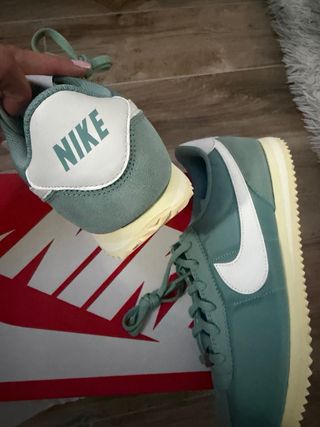 Scarpe Nike Cortez verdi e bianche