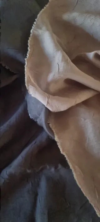 Tela varios trozos de seda arrugada