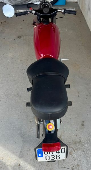 Moto Montesa Impala Roja y Negra