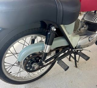 Moto Montesa Impala Roja y Negra