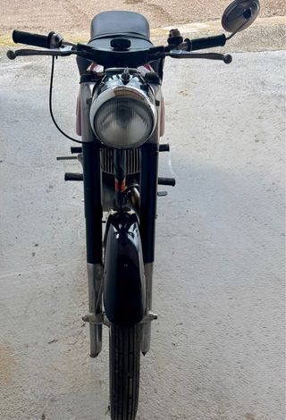 Moto Montesa Impala Roja y Negra