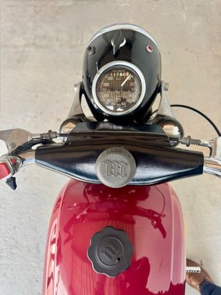Moto Montesa Impala Roja y Negra