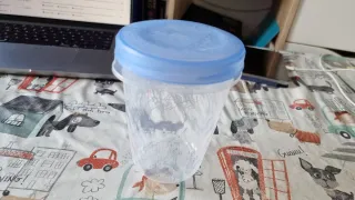 Bandeja horno, bol cocina metal y un taper