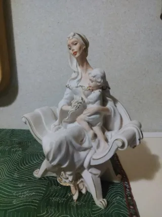 Statuetta  madre e figlio