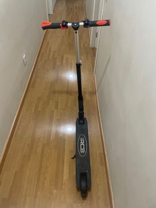 Patinete eléctrico RCB para niños/as y cargador