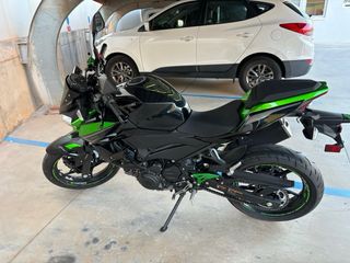 Kawasaki Z400 Negra/Verde - ¡Como Nueva!