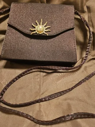 Bolso pequeño marrón con sol dorado