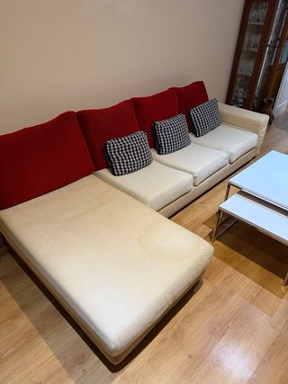 Sofá chaise longue beige y rojo