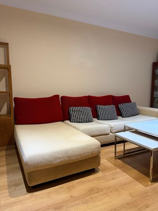 Sofá chaise longue beige y rojo