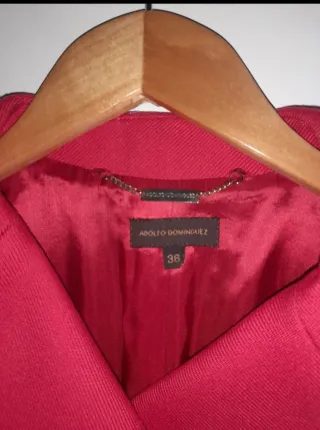 Chaqueta roja entallada ajustada elegante