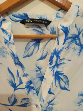 Blusa Zara Estampada Azul Talla XS
