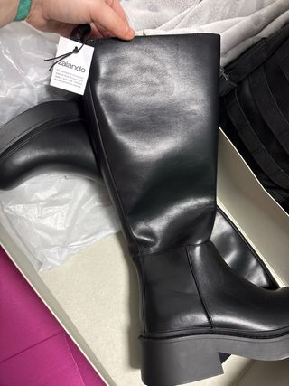 Botas altas negras planas