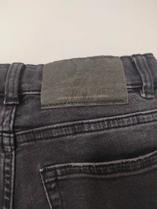 Pantalón vaquero negro T10