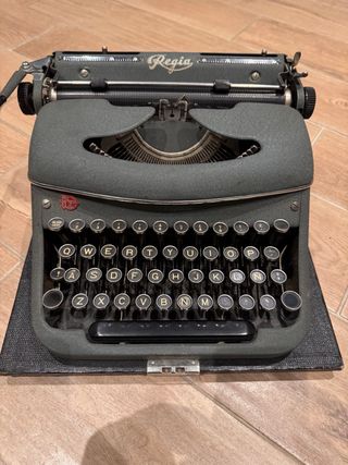 Macchina da scrivere Regia