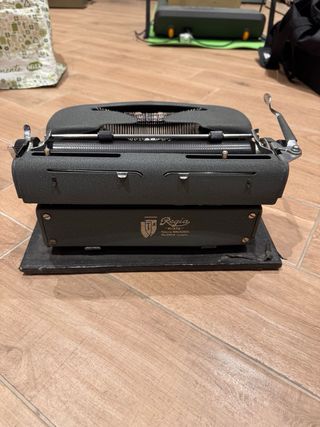 Macchina da scrivere Regia