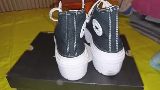 Converse plataforma negras talla 36/37.