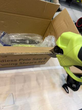 Tijeras de podar inalámbricas y motosierra, pértig