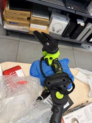 Tijeras de podar inalámbricas y motosierra, pértig