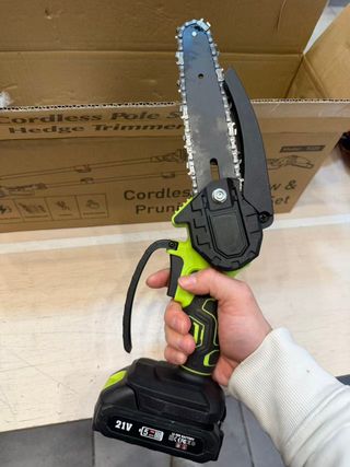 Tijeras de podar inalámbricas y motosierra, pértig