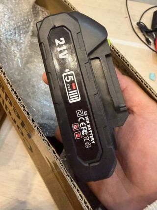 Tijeras de podar inalámbricas y motosierra, pértig