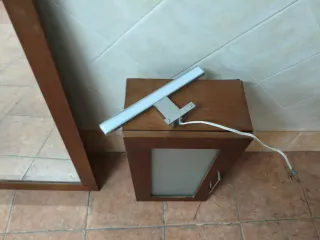 Conjunto espejo, mueble y aplique LED