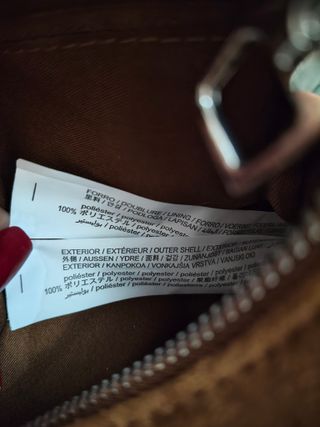 Bolso con tachuelas plateadas