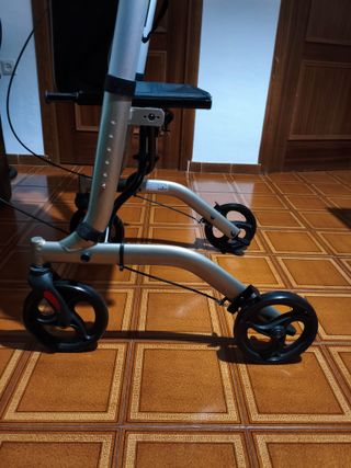 Andador plegable con sillón, bolsa y reposabrazos