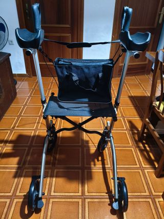 Andador plegable con sillón, bolsa y reposabrazos