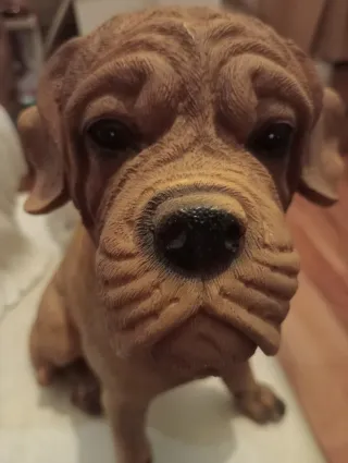 Figura perro resina marrón