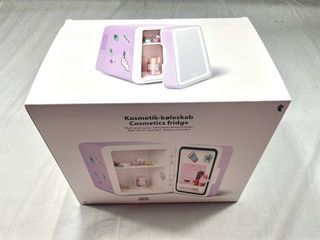 Mini nevera cosmética con espejo
