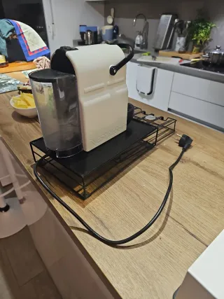 Macchina da caffè Nespresso Krups con supporto