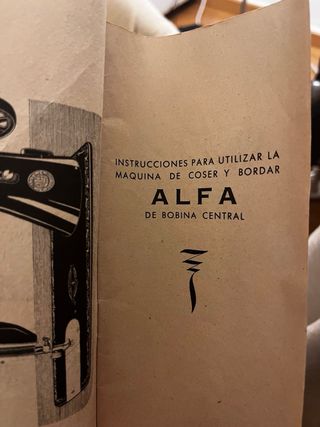 Máquina de coser antigua Alfa