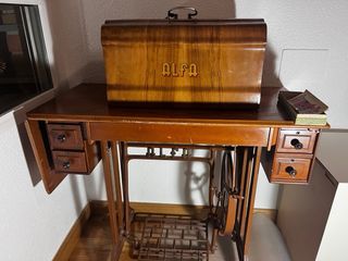Máquina de coser antigua Alfa