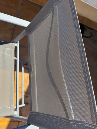 Conjunto mesa y sillas jardín marca Naterial.